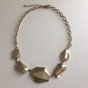Statement necklace in gold color